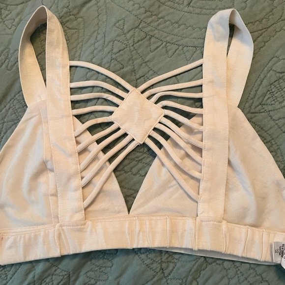 Tilly’s Bralette - Picture 2 of 3